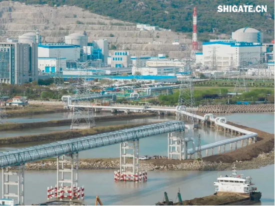 1月1日，國務院國資委新聞中心發(fā)布2024年度央企十大“超級工程”和央企十大“國之重器”，河鋼集團舞鋼公司參與研制的我國首個工業(yè)用途核能供汽項目“和氣一號”和中俄東線天然氣管道工程、中國南極秦嶺站，我國自主設計建造的首艘大洋鉆探船“夢想”號、亞洲首艘圓筒型海上油氣加工廠“?？惶枴薄⑽覈灾餮兄频母笾睆蕉軜嫏C“江海號”分別入選。  2024年以來，舞鋼公司深入落實“1127”工作規(guī)劃，堅持“以客戶需求為導向”，大力推進技術營銷，奮力拓展市場；強化科技創(chuàng)新驅動，以填補國內市場空白為目標，研發(fā)更多具有舞鋼特色的新產品，助力國家“超級工程”建設和“大國重器”制造。