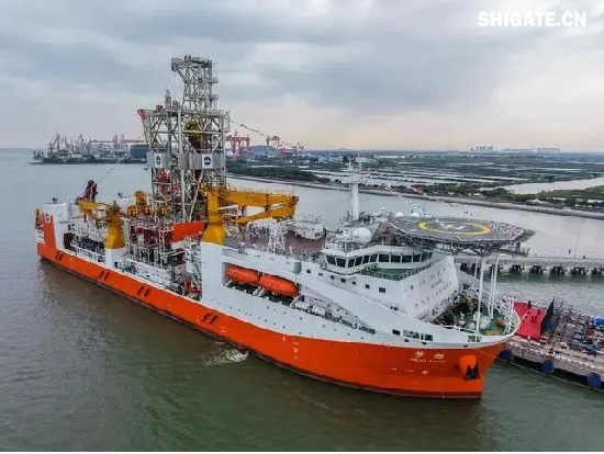 1月1日，國務院國資委新聞中心發(fā)布2024年度央企十大“超級工程”和央企十大“國之重器”，河鋼集團舞鋼公司參與研制的我國首個工業(yè)用途核能供汽項目“和氣一號”和中俄東線天然氣管道工程、中國南極秦嶺站，我國自主設計建造的首艘大洋鉆探船“夢想”號、亞洲首艘圓筒型海上油氣加工廠“海葵一號”、我國自主研制的更大直徑盾構機“江海號”分別入選。  2024年以來，舞鋼公司深入落實“1127”工作規(guī)劃，堅持“以客戶需求為導向”，大力推進技術營銷，奮力拓展市場；強化科技創(chuàng)新驅動，以填補國內市場空白為目標，研發(fā)更多具有舞鋼特色的新產品，助力國家“超級工程”建設和“大國重器”制造。